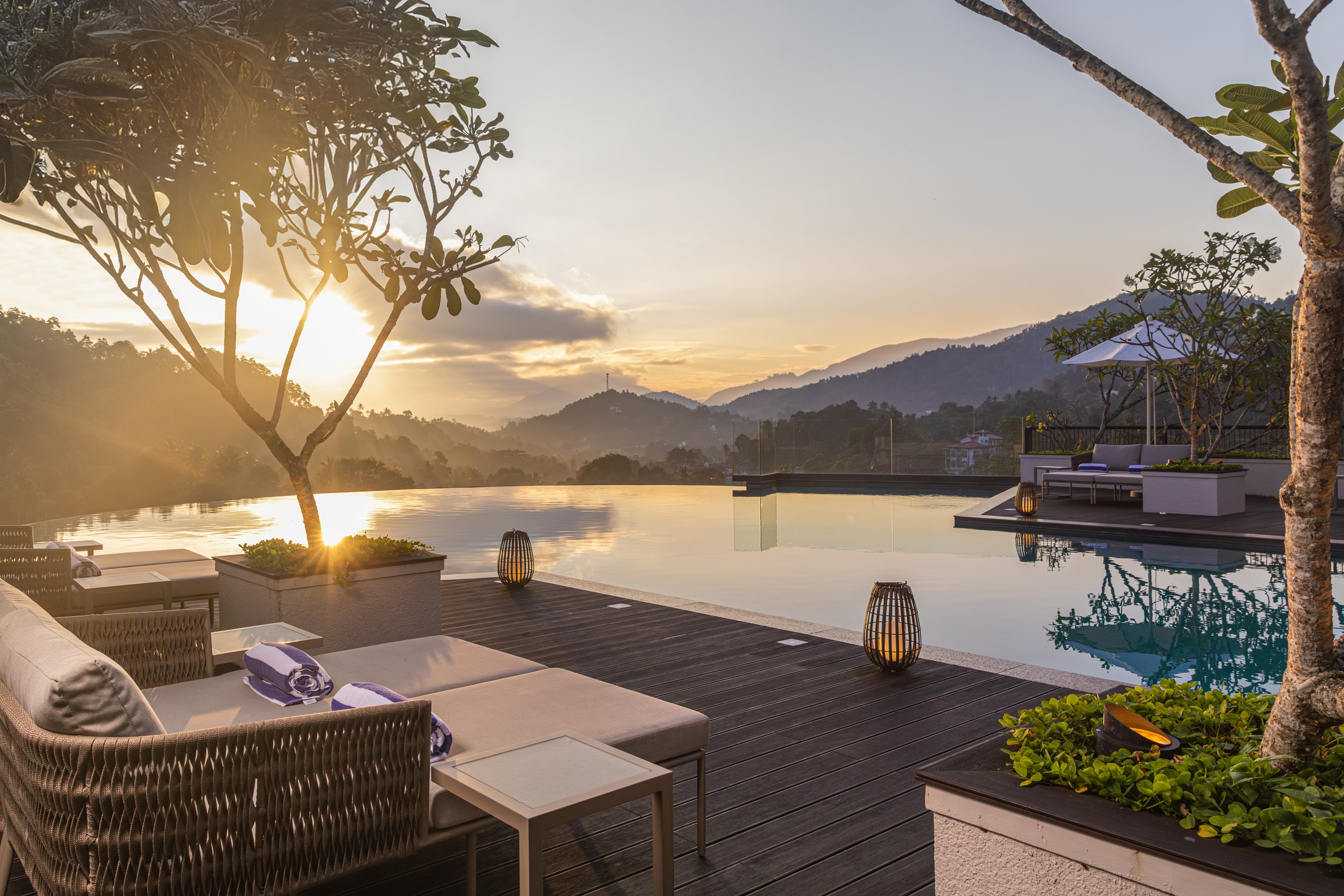GOLDEN CROWN - KANDY